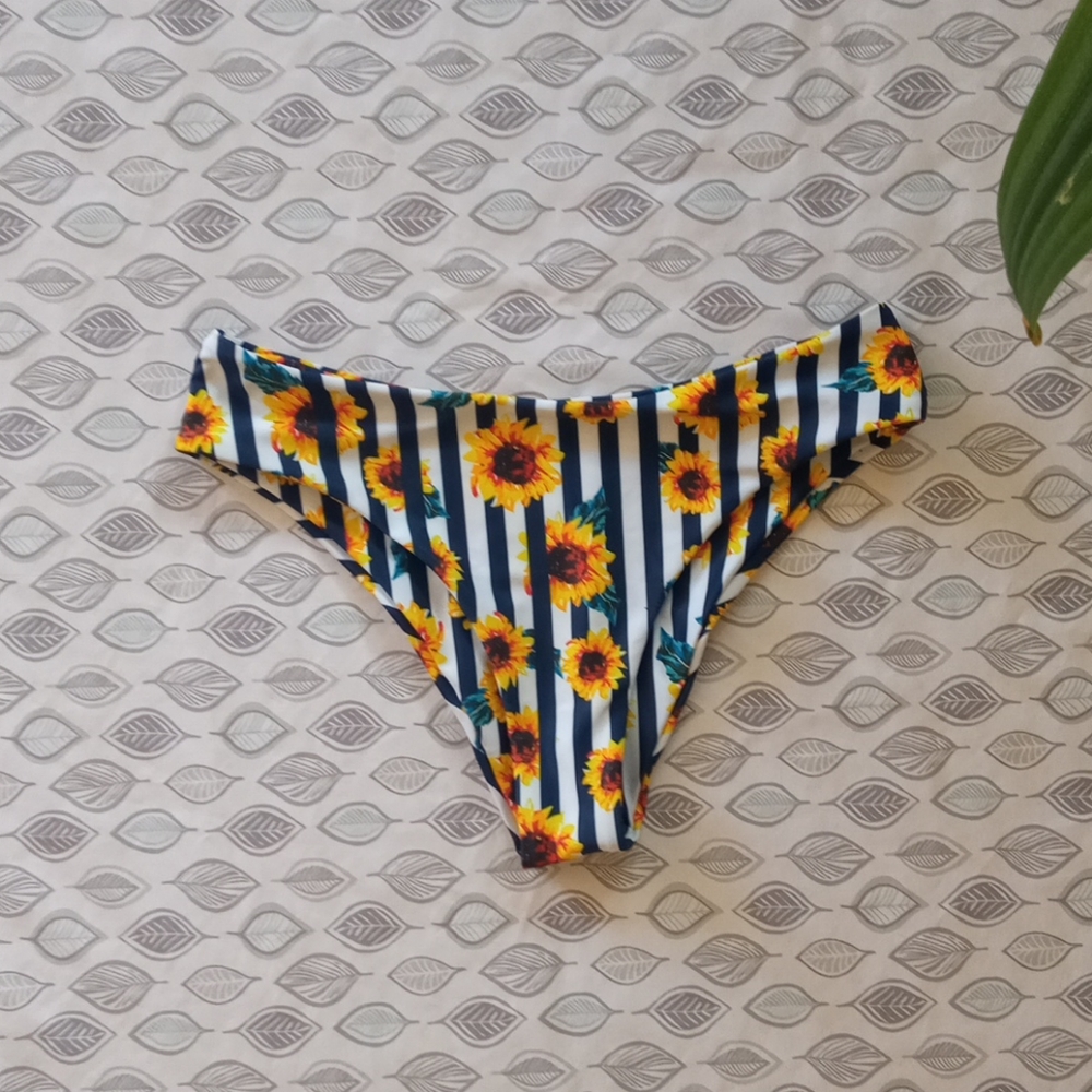Sunflower bikini bottom. Super cute, a bit cheeky!